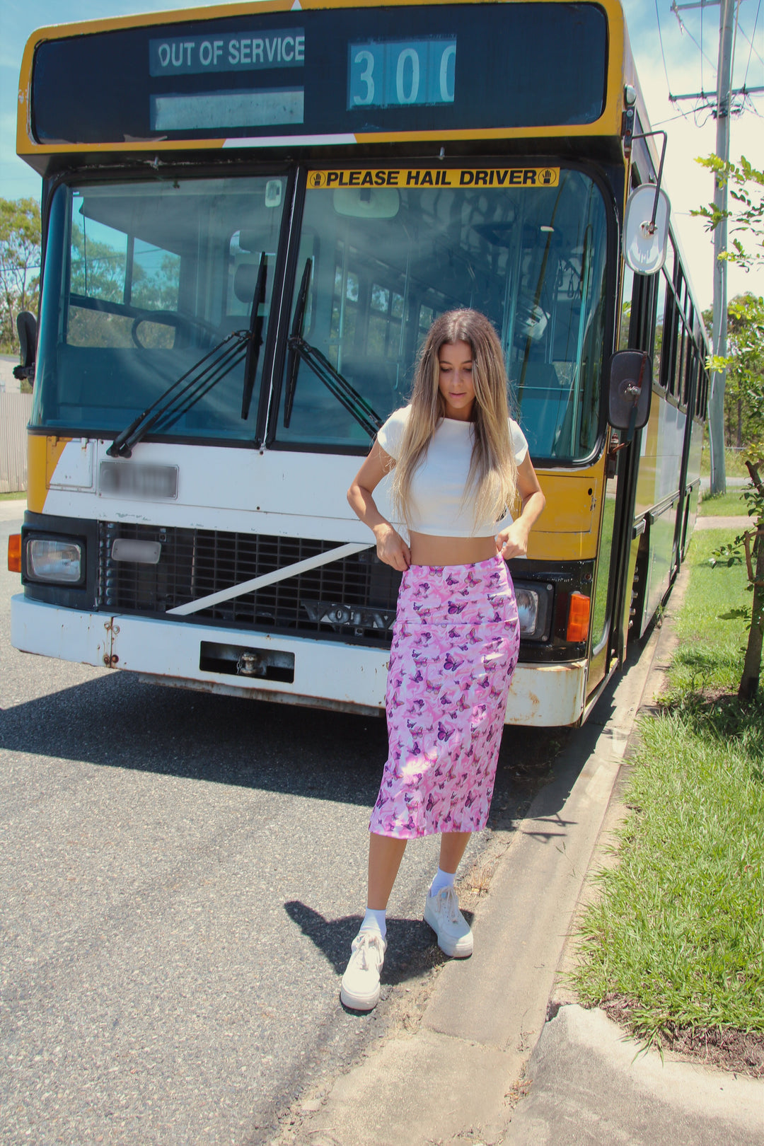 Bus photo pink skirt
